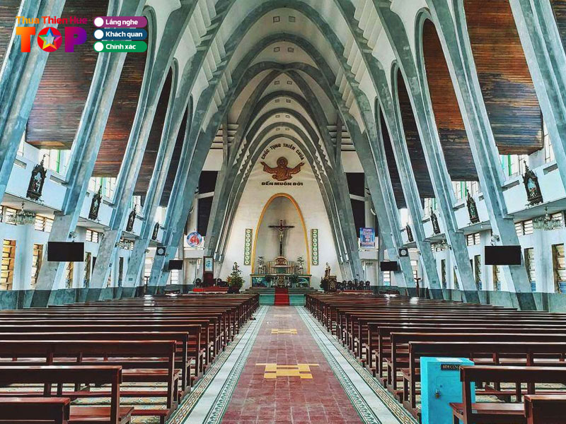 Khong-gian-ben-trong-nha-tho-phu-cam-huetoplist