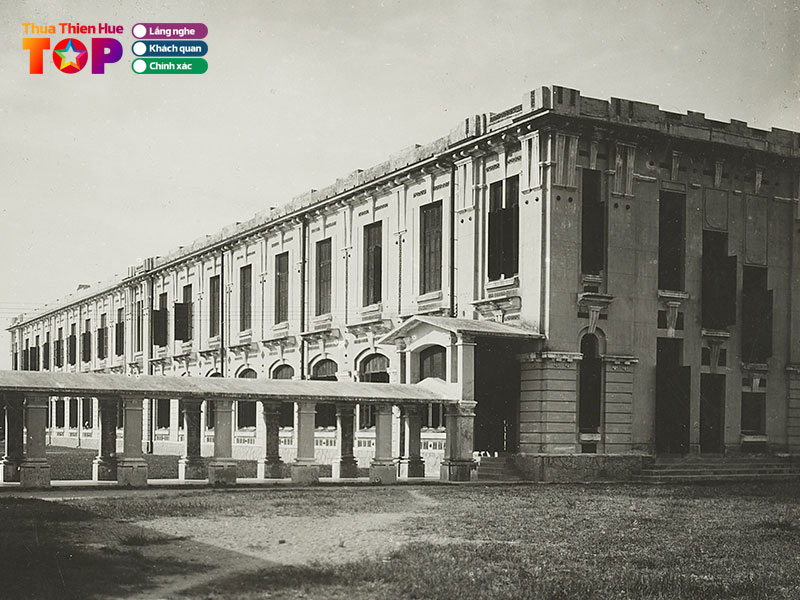 Lich-su-hinh-thanh-truong-quoc-hoc-hue-huetoplist