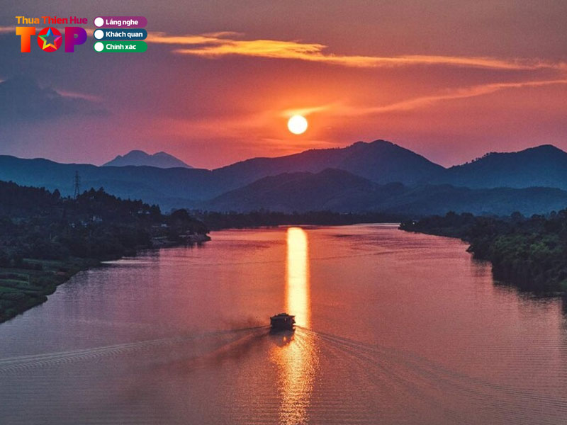 Mot-vai-diem-du-lich-hap-dan-gan-doi-vong-canh-huetoplist