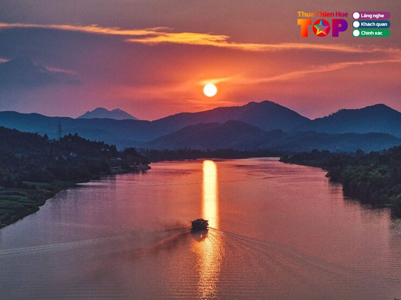 Mot-vai-diem-du-lich-hap-dan-gan-nui-ngu-binh-huetoplist