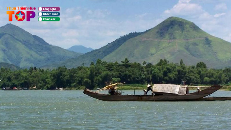 Nui-ngu-binh-net-dep-van-hoa-va-lich-su-gan-lien-voi-song-huong-huetoplist