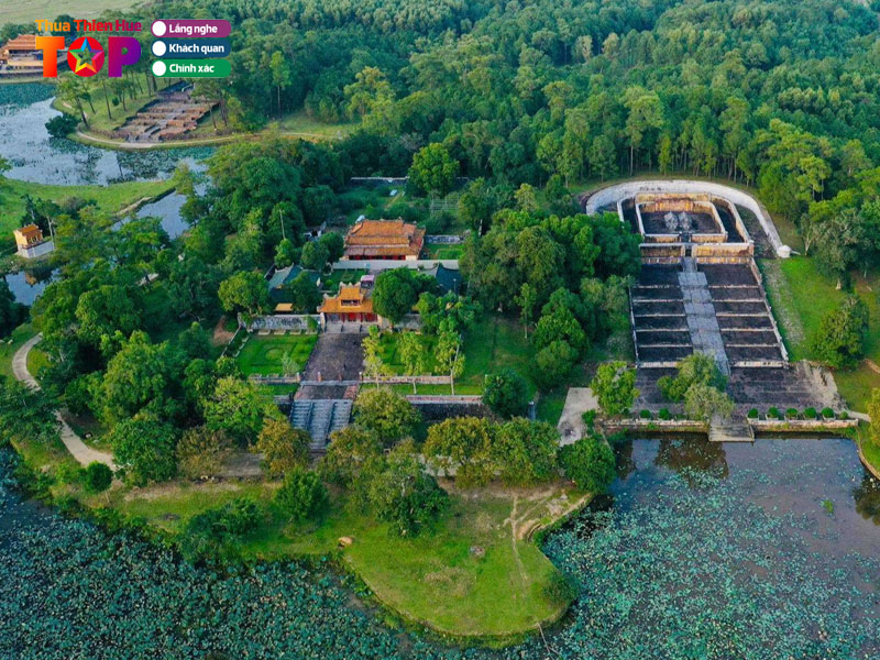 Tham-quan-he-thong-cac-lang-tam-cung-dien-cua-vua-chua-o-dai-noi-hue-huetoplist