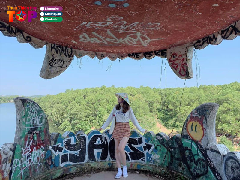 Trai-nghiem-khong-gian-hoang-so-va-ma-mi-huetoplist