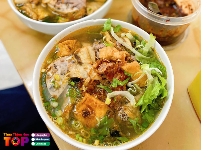 Cau-hoi-thuong-gap-ve-bun-rieu-hue-huetoplist