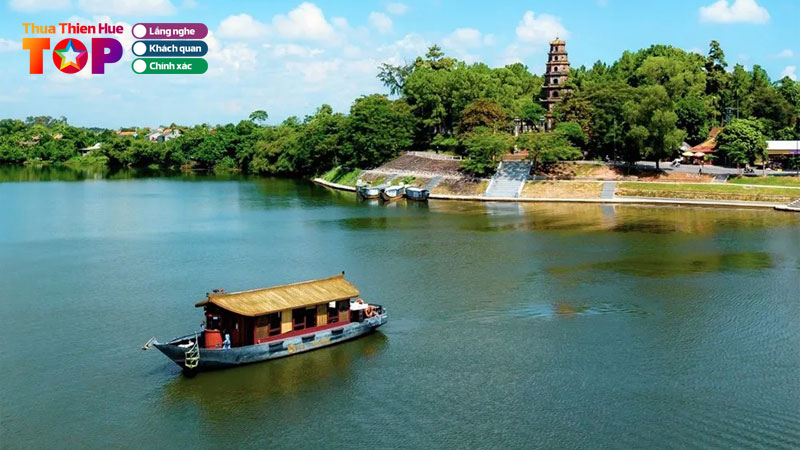 Kham-pha-ve-dep-tinh-lang-cua-song-huong-o-thanh-pho-hue-huetoplist