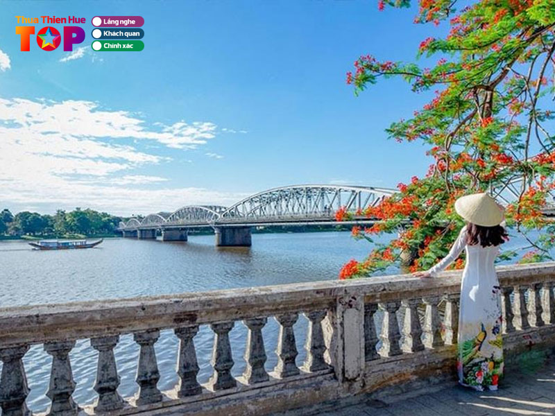 Thoi-diem-ly-tuong-de-tham-quan-song-huong-huetoplist