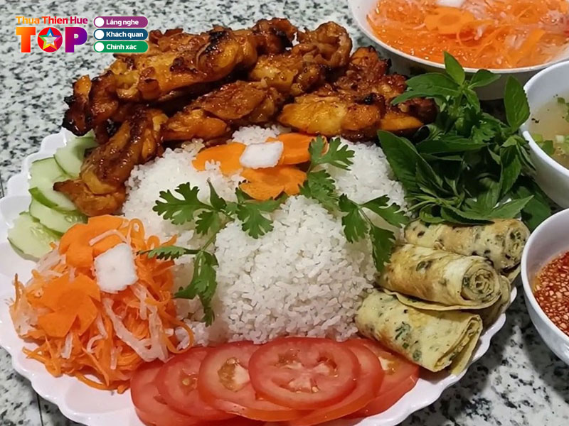 Com-tam-dem-an-cuu-huetoplist