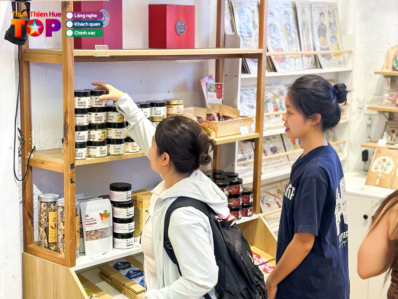 Hips-qua-luu-niem-dac-san-hue-huetoplist